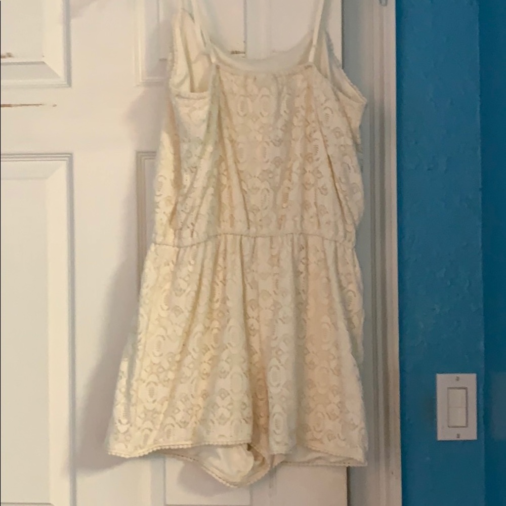 Lace romper - Picture 2 of 5